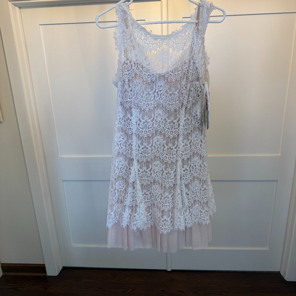Betsy Adams Size 8 White Lace With Nude Lining